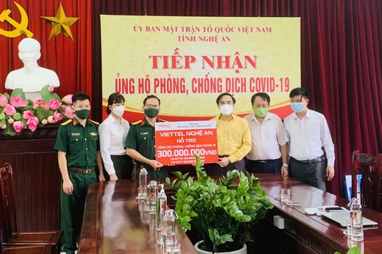 Viettel Nghệ An ủng hộ 300 triệu đồng phục vụ công tác phòng, chống dịch Covid-19