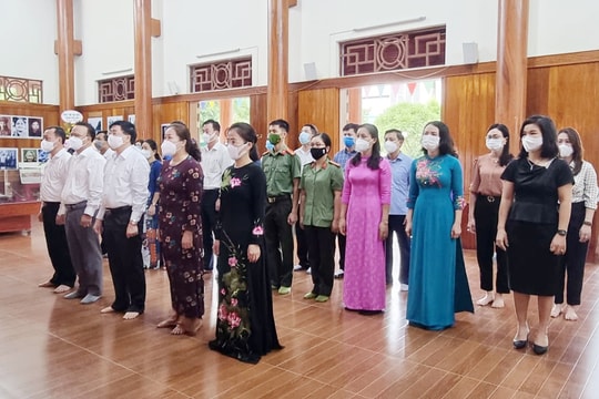 Lãnh đạo tỉnh Nghệ An dâng hương tưởng niệm đồng chí Nguyễn Thị Minh Khai