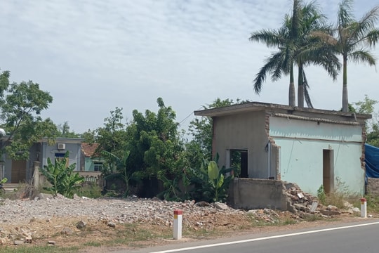 Các hộ dân trên tuyến Đại lộ Vinh - Cửa Lò gấp rút tháo dỡ nhà cửa, bàn giao mặt bằng