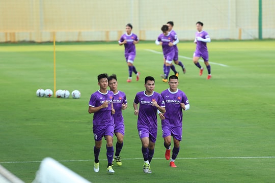 Đội tuyển Việt Nam: Đình Trọng trở lại, Quế Hải đi đâu?