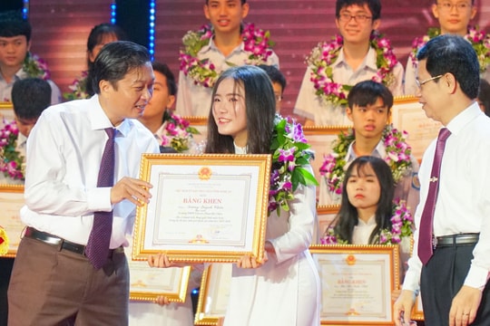 Nghệ An không tổ chức Lễ tuyên dương học sinh đạt giải và đạt điểm cao năm học 2020 – 2021