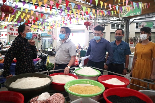 Nghệ An: Xem xét phát thẻ đi chợ cho người dân ở vùng dịch