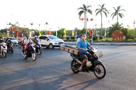 Thực hiện Chỉ thị 16, nhiều người dân TP Vinh vẫn ra đường khi không có việc thực sự cần thiết