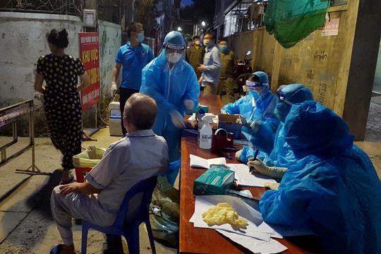 Phong tỏa 21 hộ dân phường Trường Thi liên quan đến 2 ca nhiễm Covid - 19 mới