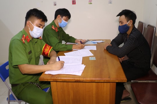 Bắt giữ kẻ đưa người 'thông chốt' kiểm soát dịch vào TP Vinh để lấy tiền công