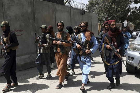 Taliban yêu cầu dân thường Afghanistan giao nộp súng, tuyên bố không ăn mừng chiến thắng
