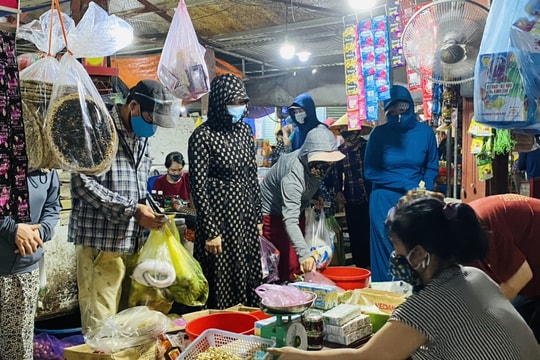  Nghi Lộc: Người dân đổ xô đi tích trữ thực phẩm trước  thời điểm thực hiện Chỉ thị 16