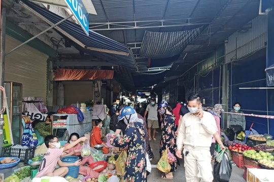 Người dân TP. Vinh nháo nhào mua hàng do tin đồn thất thiệt 