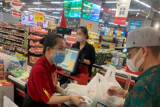 Khách hàng phản hồi tích cực về quà tặng bảo hiểm sức khỏe của VinMart/VinMart+ 