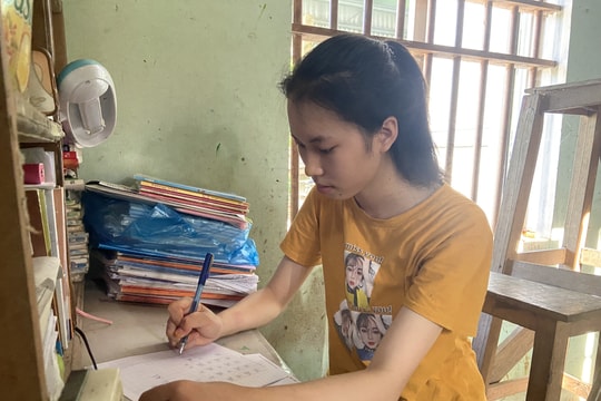 Gặp gỡ thủ khoa trường huyện rẻo cao Nghệ An với ước mơ trở thành nhà ngoại giao