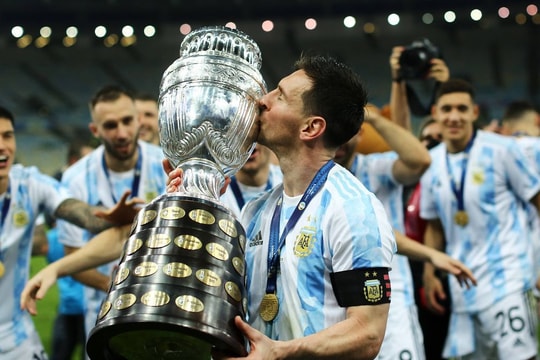 Khi Messi không được bầu là Cầu thủ xuất sắc nhất