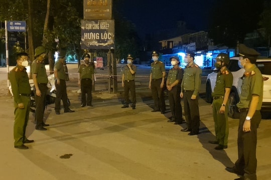 Công an tỉnh tăng cường 630 cán bộ chiến sỹ tại 70 chốt phòng chống dịch trên địa bàn thành phố Vinh