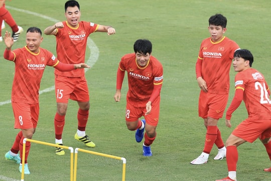 Minh Vương rách dây chằng, nghỉ 2 trận vòng loại World Cup; Tân binh Man City ghi bàn bằng đầu gối