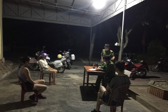 3 phụ nữ bị phạt khi ra đồng ngắm trăng trong thời gian thực hiện Chỉ thị 16 