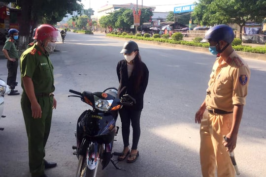 Anh Sơn xử phạt 38 trường hợp vi phạm trong 3 ngày đầu thực hiện Chỉ thị 16