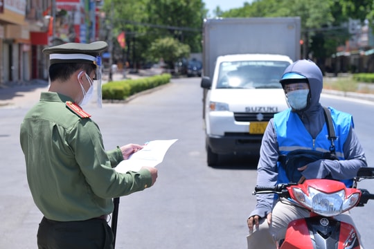 TP Vinh điều chỉnh các giải pháp cấp bách chống dịch, dừng hẳn shipper, thẻ đi chợ không còn giá trị