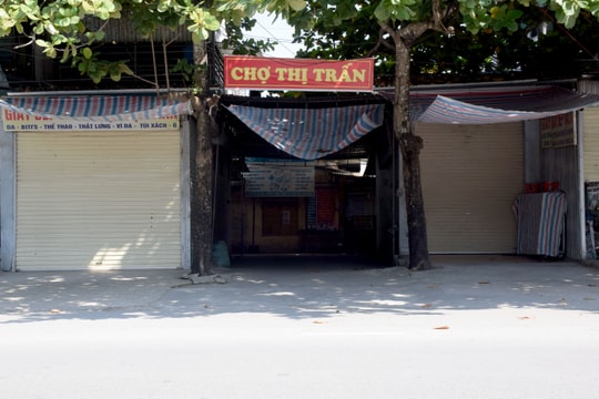 Người dân Yên Thành chủ động dừng họp chợ để phòng chống dịch 