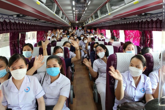 Hà Tĩnh điều động 152 cán bộ, nhân viên y tế chi viện cho Nghệ An chống dịch