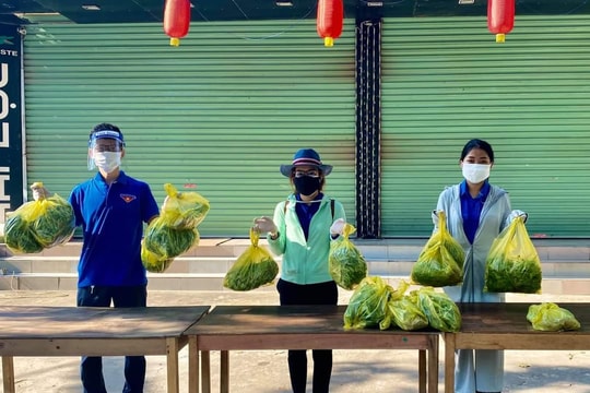 25 đội Shipper áo xanh vận chuyển thực phẩm miễn phí cho người dân TP. Vinh