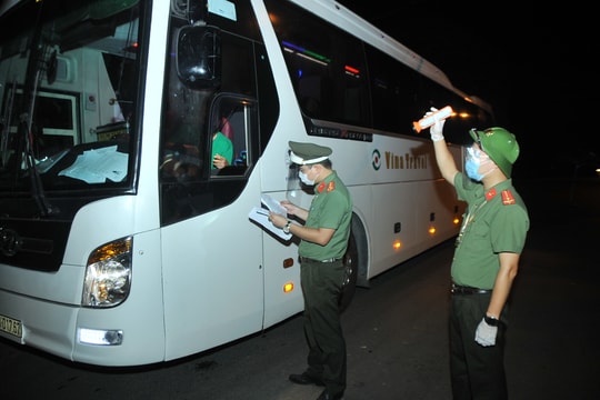 Trắng đêm trên chốt ở thành Vinh