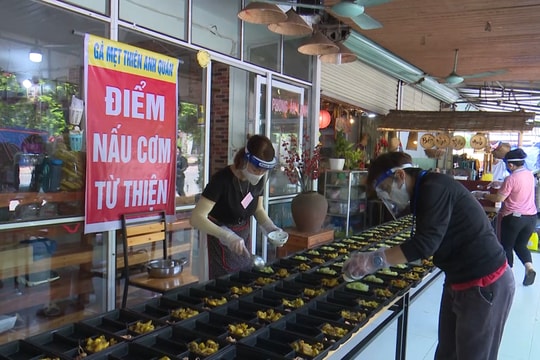 TX Cửa Lò: Shipper miễn phí, cơm 0 đồng ấm nghĩa đồng bào trong thời điểm cách ly xã hội