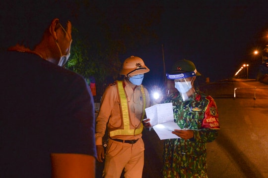 Màu áo lính trên chốt kiểm soát cửa ngõ thành phố Vinh