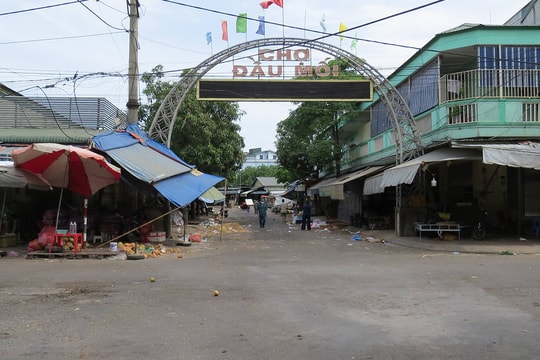 Nhiều tiểu thương chợ đầu mối Vinh không chấp hành quy định bị nhiễm Covid-19