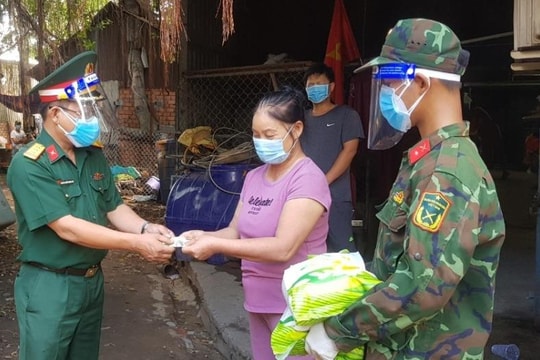 Bộ đội đến từng ngõ tiếp phẩm, người dân TP. Hồ Chí Minh yên tâm chống dịch