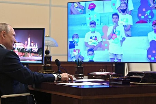 Sau khi thỉnh cầu, em bé Syria nhận được thư và quà của Tổng thống Putin