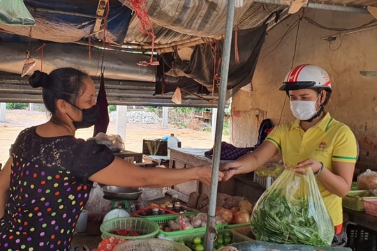 Nhiều địa phương ở Nghệ An triển khai “Đi chợ giúp dân” mùa dịch