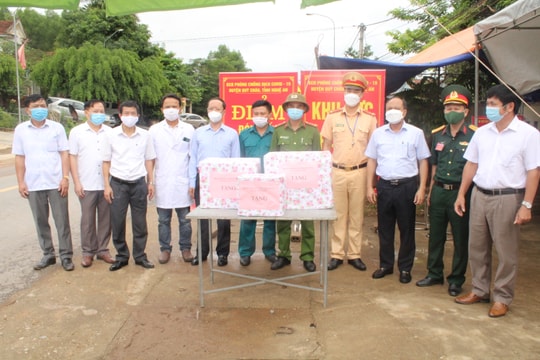 Chủ nhiệm Ủy ban Kiểm tra Tỉnh ủy kiểm tra công tác phòng, chống dịch Covid -19 tại Quỳ Châu