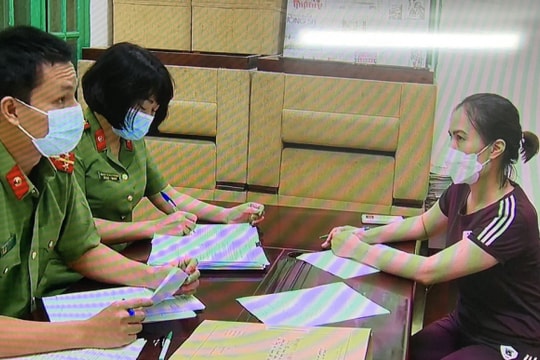 Khởi tố chuyên viên vụ vận tải cấp trái phép thẻ luồng xanh