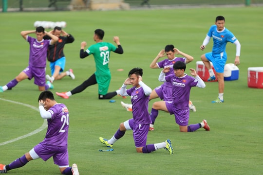 Trò cưng dính chấn thương, HLV Park sẽ gọi quân bầu Đức? Ronaldo đồng ý gia nhập Man City