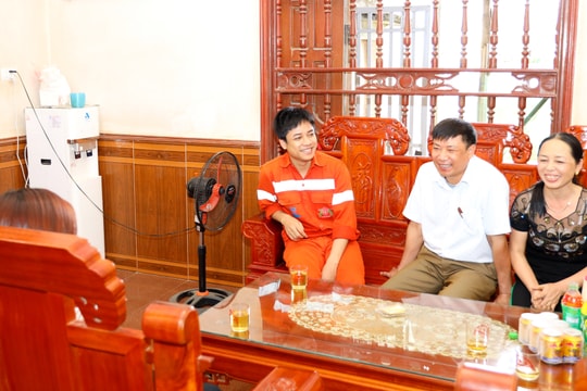 Tan ca ăn cơm nhà