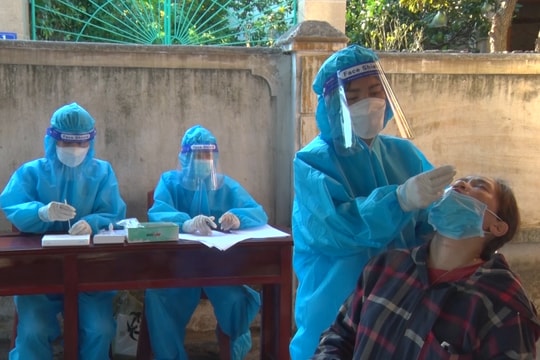 Thần tốc 'chiến dịch' xét nghiệm Covid-19 diện rộng ở phố biển Cửa Lò