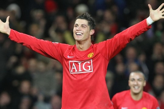 Đối thủ cử chuyên cơ đón Đội tuyển Việt Nam; Ronaldo ra mắt Man Utd ngày 11/9