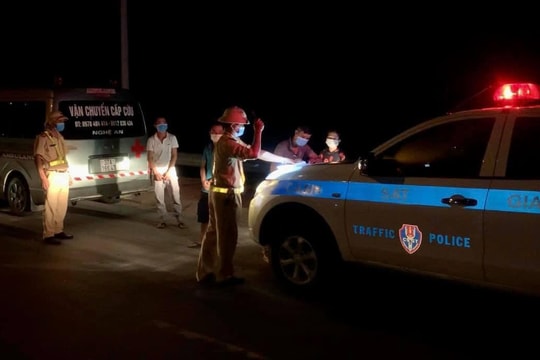 Nghệ An: Phát hiện trường hợp lợi dụng xe cứu thương để vận chuyển khách mùa dịch