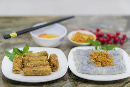 Chị em trổ tài nội trợ trong những ngày 'ai ở đâu ở yên đó'