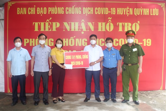 Sở GTVT Nghệ An trao tiền ủng hộ Quỳnh Lưu phòng, chống dịch bệnh Covid–19