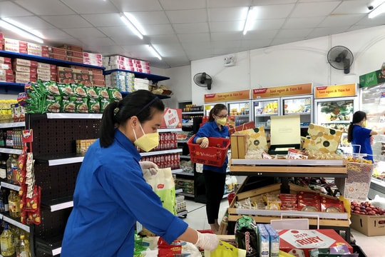 Nhìn lại việc cung ứng hàng hóa thiết yếu cho người dân TP. Vinh khi thực hiện 'ai ở đâu, ở yên đó'