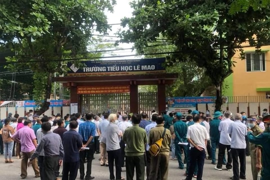 Sở Y tế Nghệ An yêu cầu các địa phương chấn chỉnh tình trạng lộn xộn ở các điểm tiêm vắc-xin