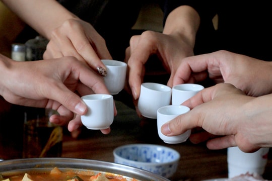 Nghệ An: 5 người tụ tập uống rượu ở xóm bị phạt 55 triệu đồng