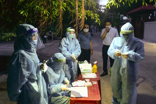 Tòa Giám mục Giáo phận Vinh cử 40 Sơ tham gia lấy mẫu xét nghiệm Covid-19 ở thành phố Vinh