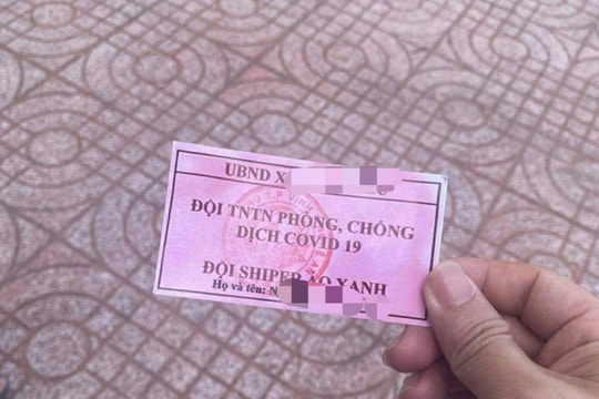 Nam thanh niên ở TP. Vinh làm thẻ 'Đội shipper áo xanh' giả để đi giao hàng