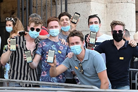 Các nước triển khai nhiều ưu đãi cho những người đã tiêm phòng Covid-19