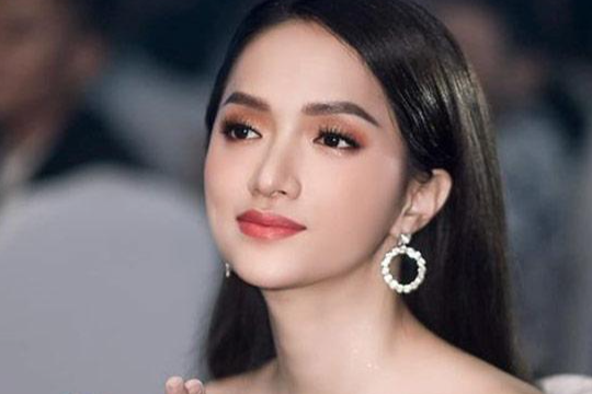 Quản lý lên tiếng trước clip ghi âm thô tục được cho là của Hương Giang Idol