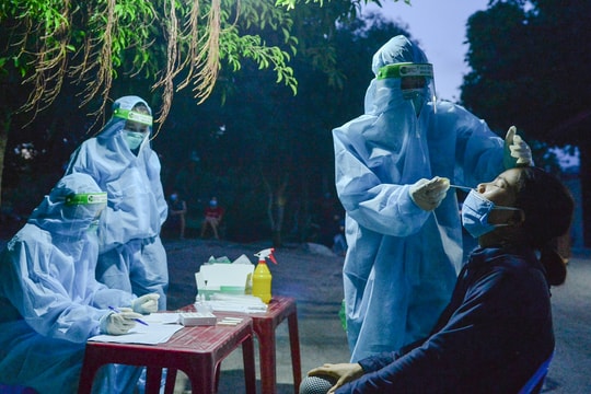 Video: 40 Sơ Tòa Giám mục Giáo phận Vinh tăng cường vào 'đội quân'  lấy mẫu xét nghiệm Covid-19 