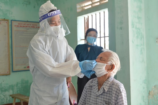 Nam Đàn thực hiện lấy mẫu test nhanh cộng đồng dân cư vùng nguy cơ cao về dịch Covid-19