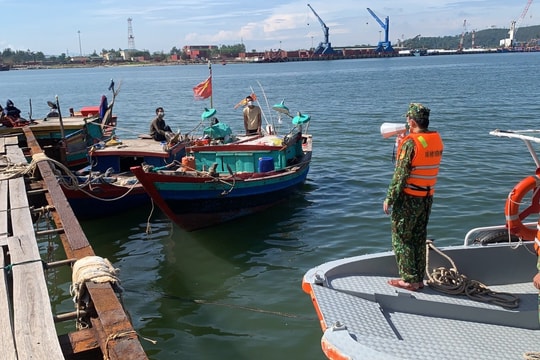 6 chủ phương tiện tàu cá vi phạm Chỉ thị 16