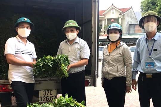 Nông dân Thanh Chương hỗ trợ thành phố Vinh 3 tấn rau xanh
